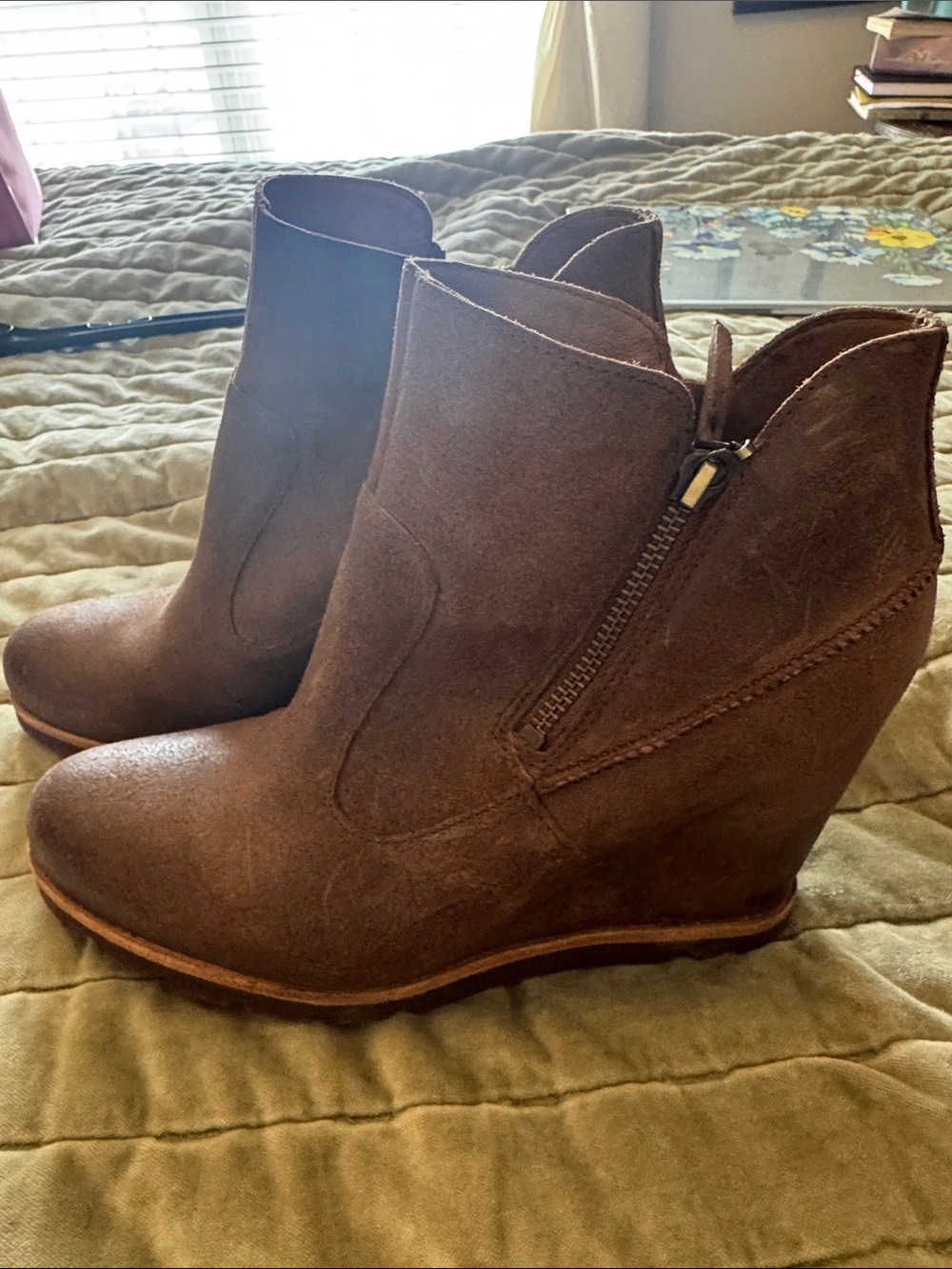 UGG